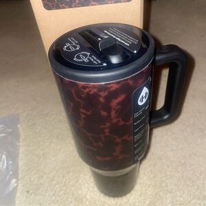 NWT Tortoise Hydrojug 32oz